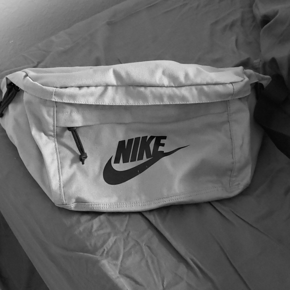 Nike Handbags - Nike Fanny Pack